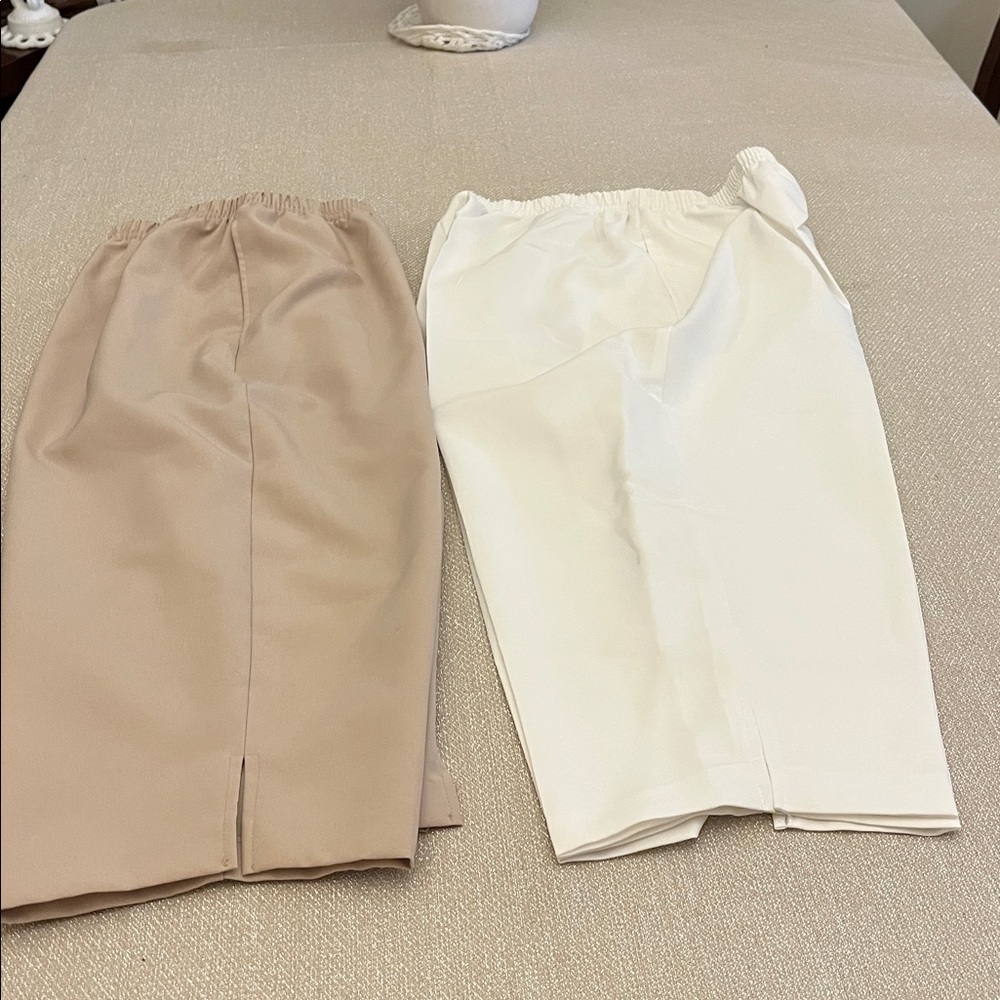 Blair White & Beige Elastic Waist Pedal Pushers